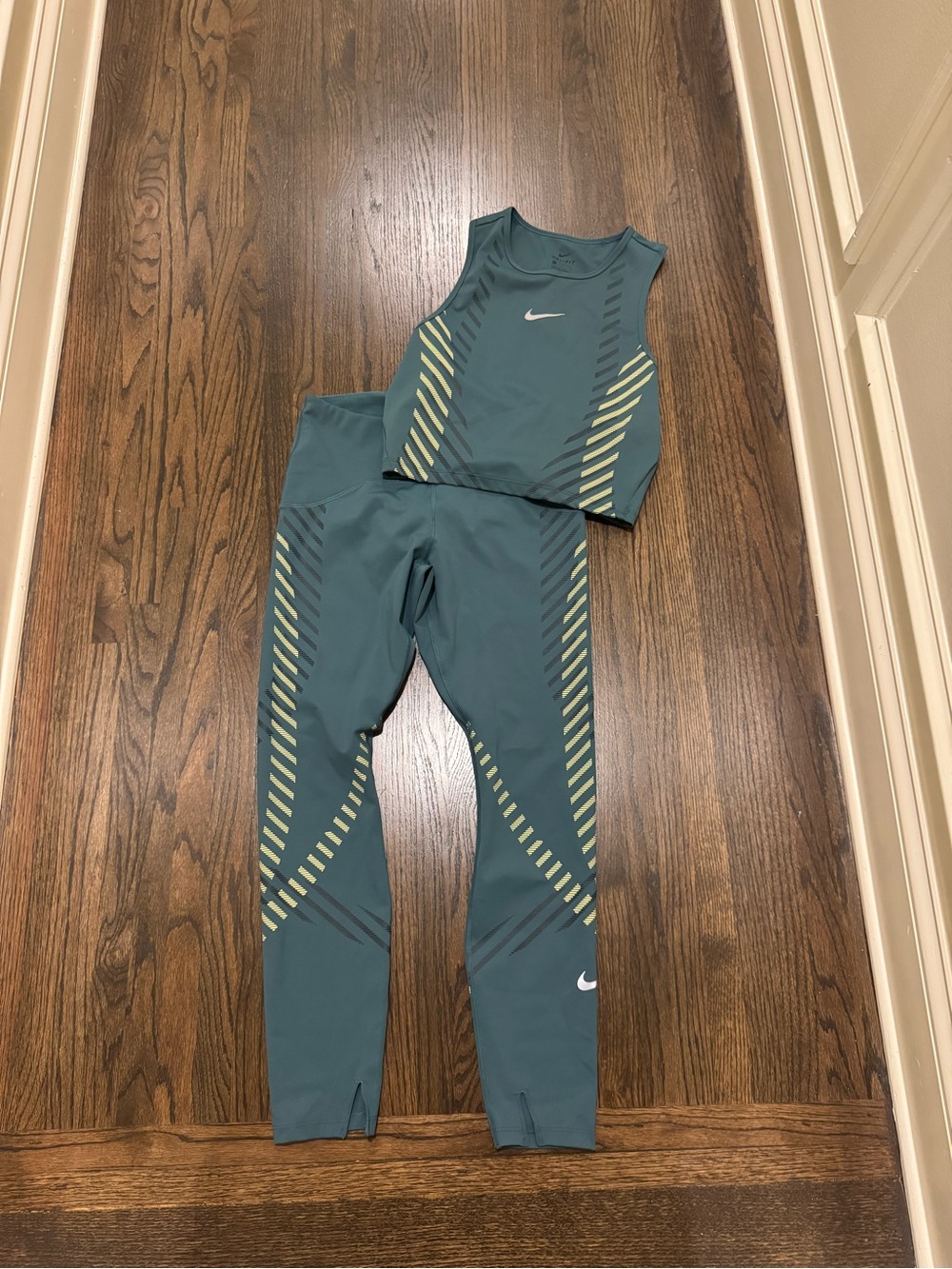 Nike Teal & Lime Athletic Leggings and Crop Tank Set